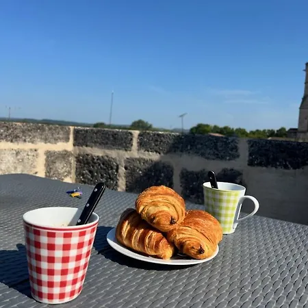La Tour De Montfrin, Insolite 2eme Etage *