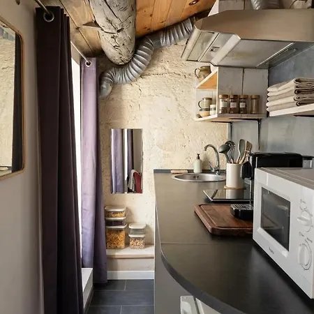 Appartement La Tour Secrète De Insolite 2ème étage Le Cocon Perché Des Templiers