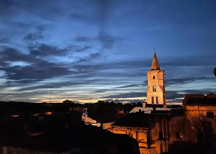La Tour De Montfrin, Insolite 2eme Etage Le Cocon Perche Des Templiers * Montfrin