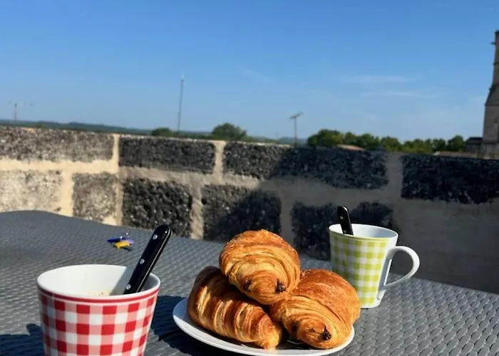 La Tour De Montfrin, Insolite 2eme Etage Le Cocon Perche Des Templiers *